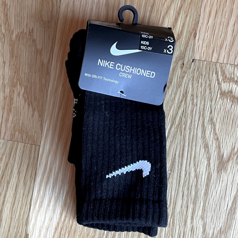 Nike Cushioned Crew Socks. 3 Pair. NEW!